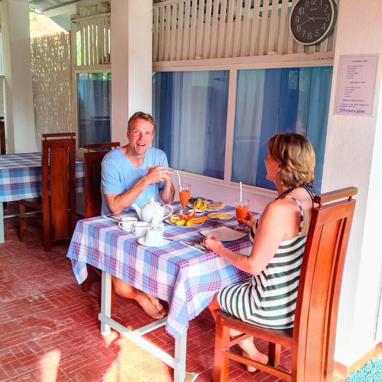 Thusara Guesthouse Mirissa Exterior foto