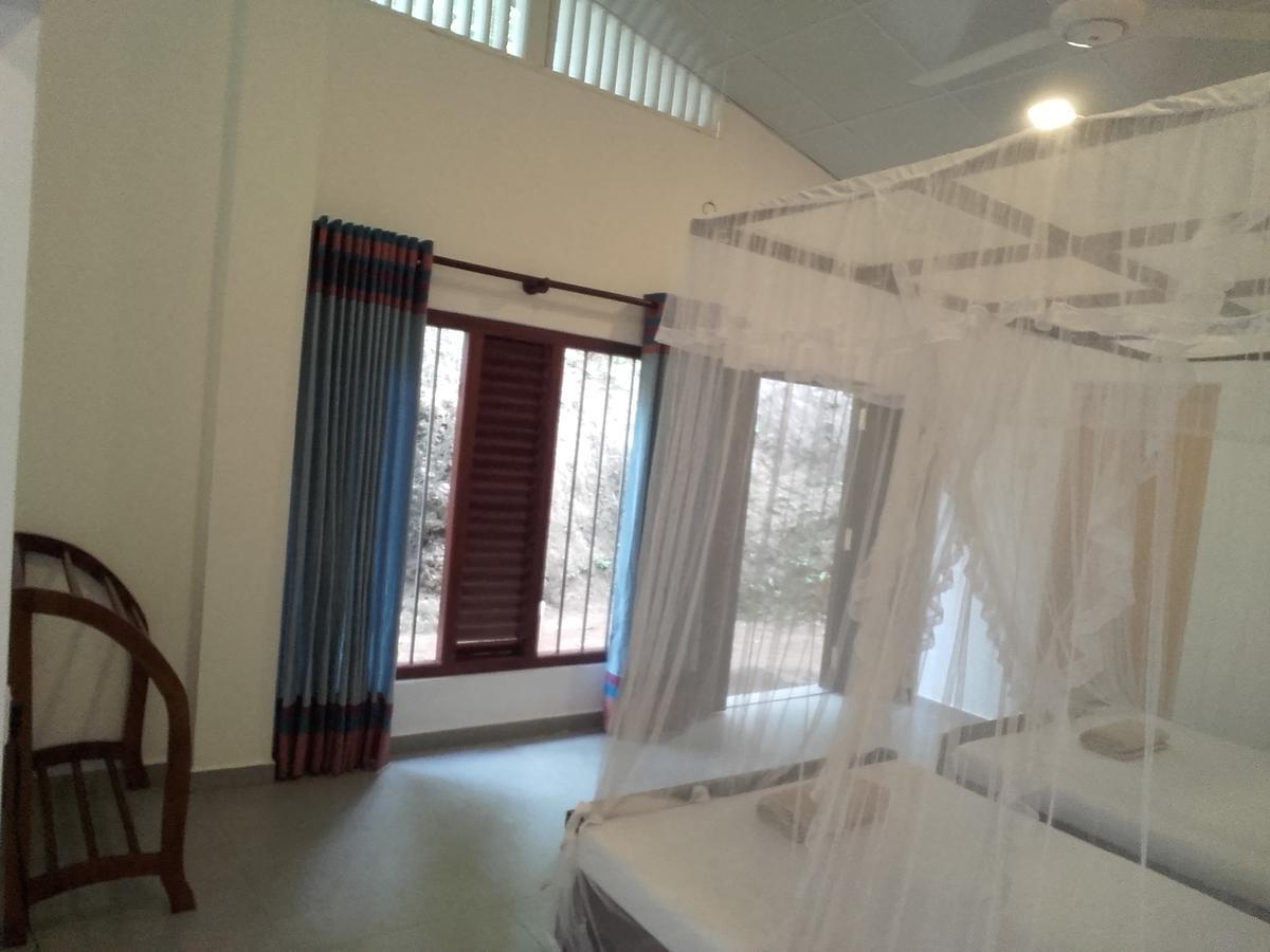 Thusara Guesthouse Mirissa Exterior foto